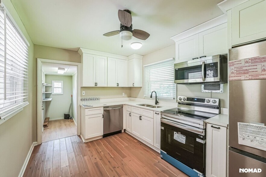 Building Photo - 2257 Collins Dr