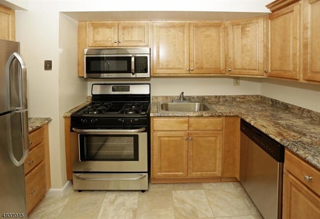 Building Photo - 15 Hazen Ct