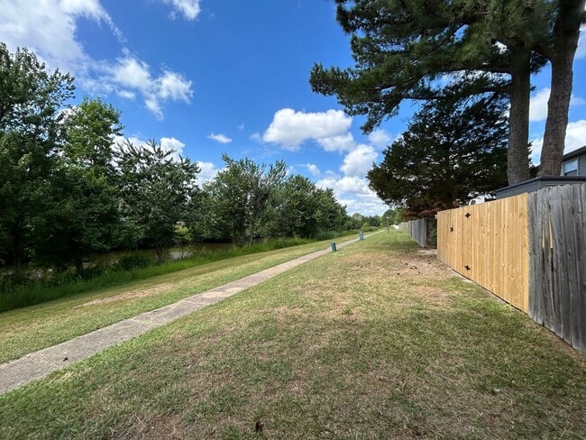 Building Photo - ? Move-In Ready 3BR Townhome | Ask About Our ZERO Deposit! ?