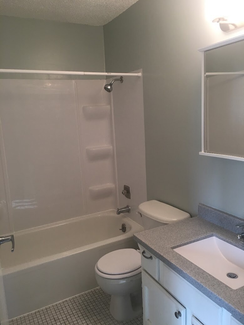 Building Photo - 2220 Valleyhigh Dr NW