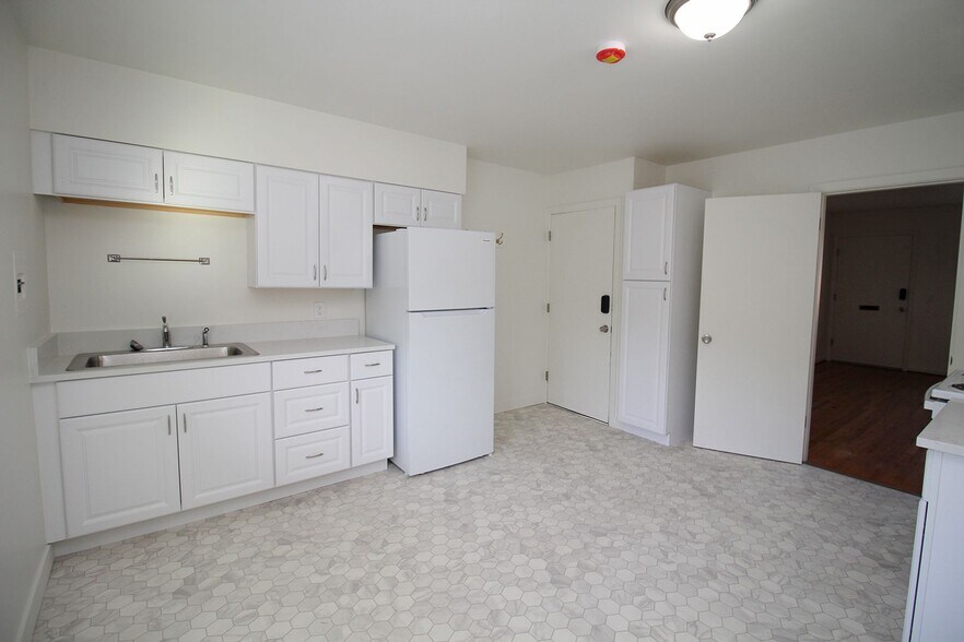 Building Photo - 1007-1019 SW Gaines St and 3521-3527 SW 10th Ave