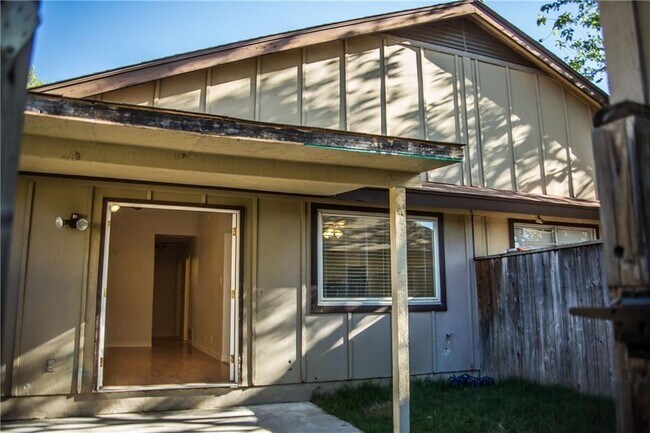 Building Photo - 1423 W Braker Ln