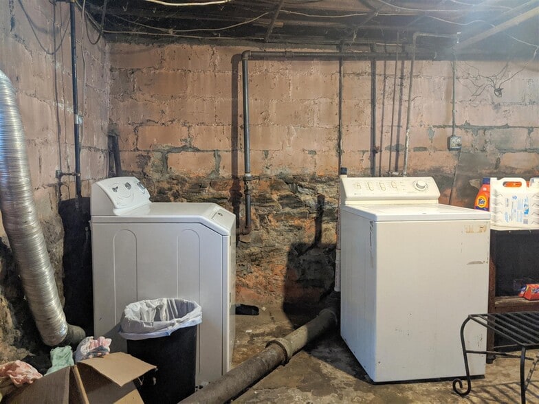 Building Photo - 64 Linden Ave