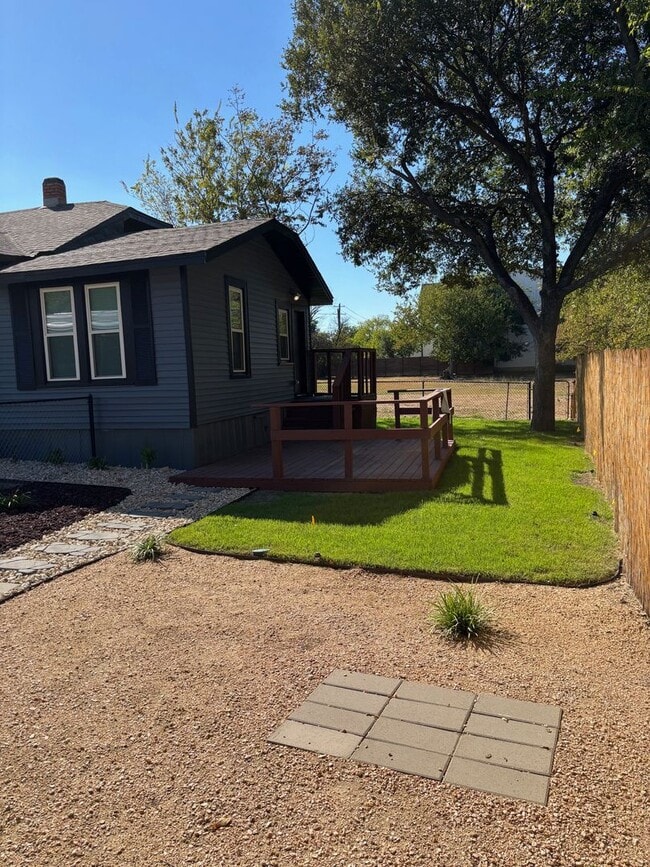 Building Photo - 3 Bedroom 1 Bathroom Downtown Georgetown Home