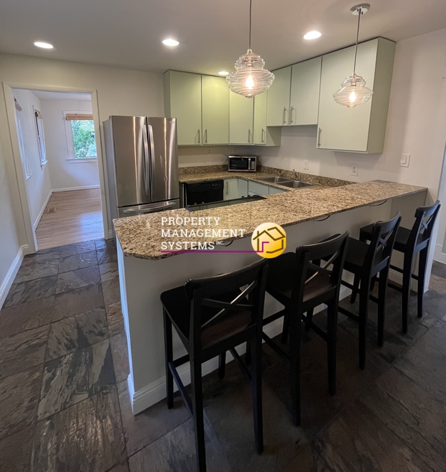 Building Photo - 3 Bedroom Home In Sugarhouse!