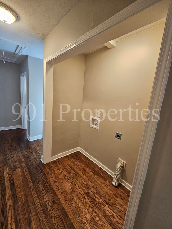 Building Photo - 135 Plainview St