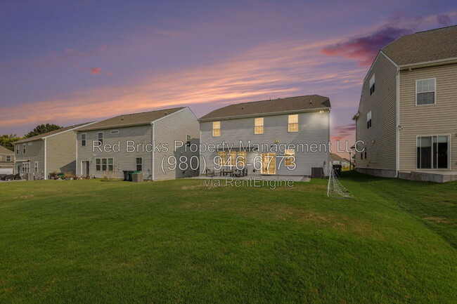 Building Photo - 16110 Winfield Hall Dr