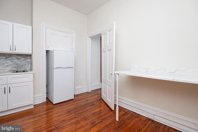 Building Photo - 932 N 5th St