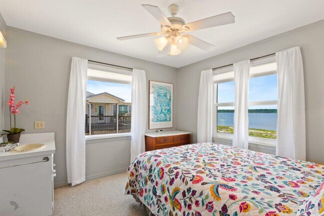 Building Photo - 2928 W Beach Blvd