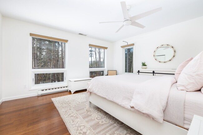 Building Photo - 9 Belshyre Ct