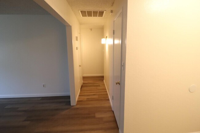 Building Photo - 6347 N Laureen Ave