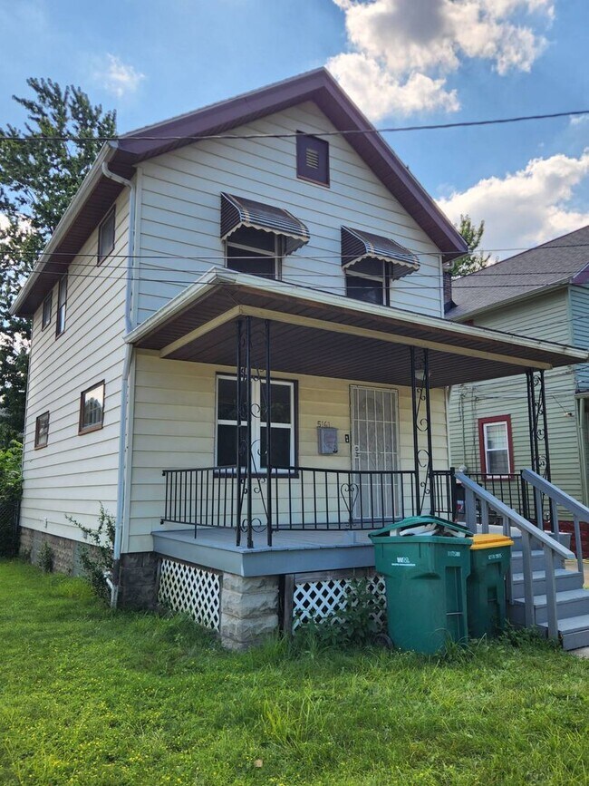 Building Photo - Charming 3-Bedroom Property In Prime location