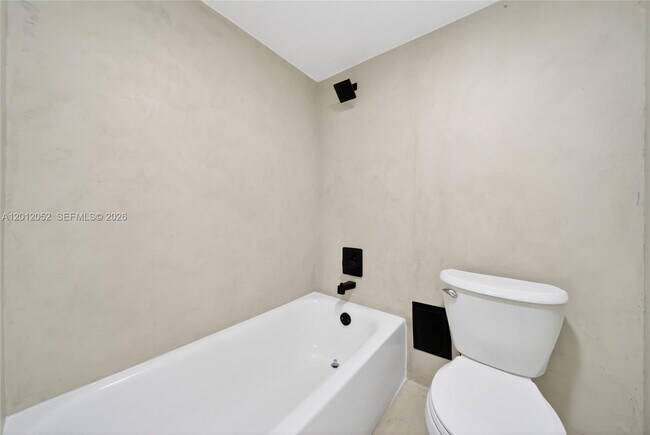 Building Photo - 3401 N Country Club Dr