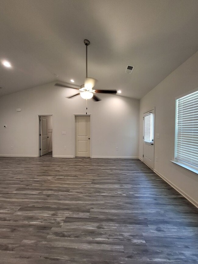 Building Photo - Cute, Well Maintained, Ranch Close to Mountain Island Lake