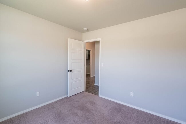 Building Photo - 3 Bed | 2 Bath in Broken Arrow!