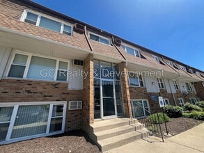 Building Photo - 314 N Warwick Ave