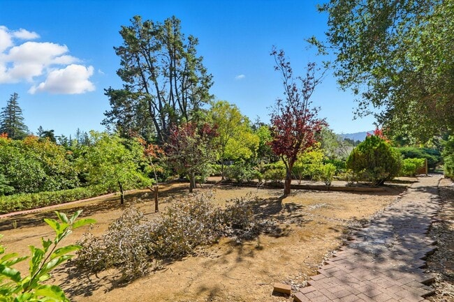 Building Photo - Stunning 3,488 Sq. Ft. Home with Pool & 3-Car Garage