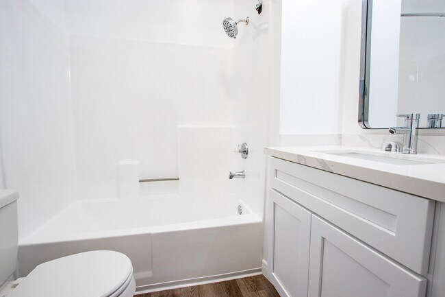 Building Photo - 1441 S Bedford St