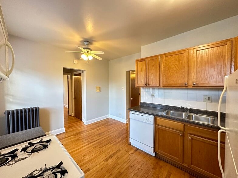 Building Photo - 4041 N Paulina St