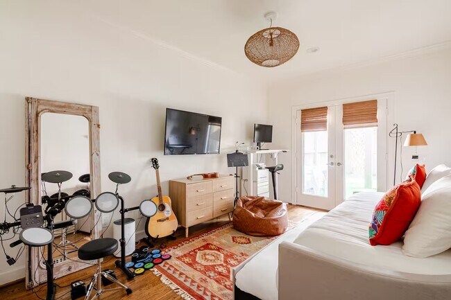 Building Photo - 6515 Minola St