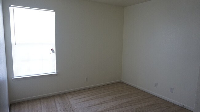 Building Photo - 1400 Chips Dr