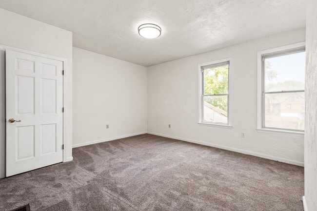 Building Photo - MOVE IN SPECIAL! SCORE HALF OFF 1ST MONTH'...