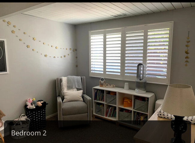 bedroom 3 with plantation shutters - 20 Arcangel Way