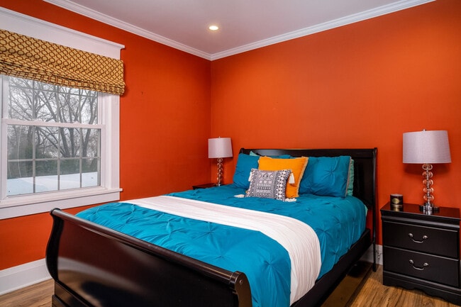 Building Photo - 10 N Pistakee Lake Rd