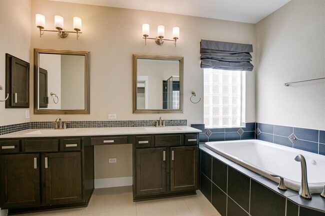 Building Photo - 11913 Natures Bend