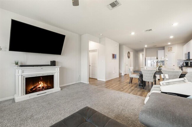Building Photo - 14029 Heartland Dr