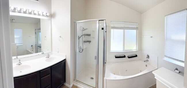 Building Photo - Charming well-maintained 4-bedroom, 2-bath home tucked in a quiet cul-de-sac just minutes from Fo...