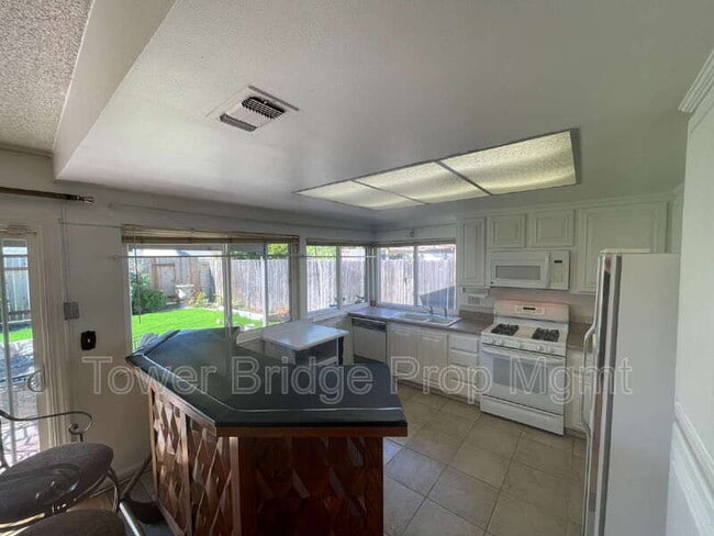 Building Photo - 9400 Appalachian Dr