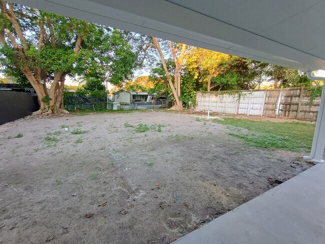 Building Photo - 15459 Hayes Ln