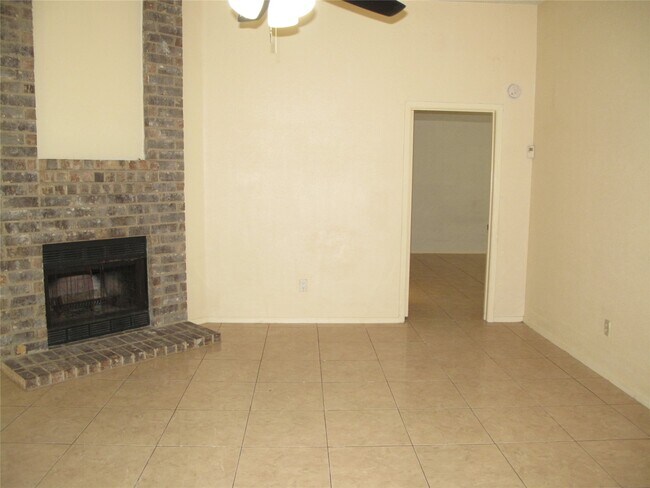 Building Photo - 2526 Doverglen Dr