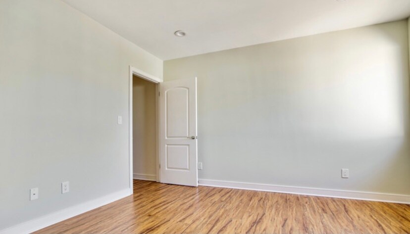 Building Photo - 4836 W 18th St