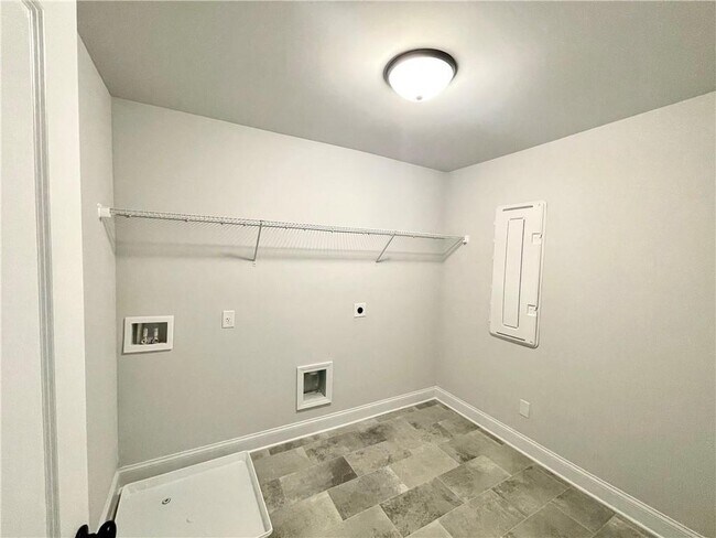 Building Photo - 331 Hudson Chase Ct