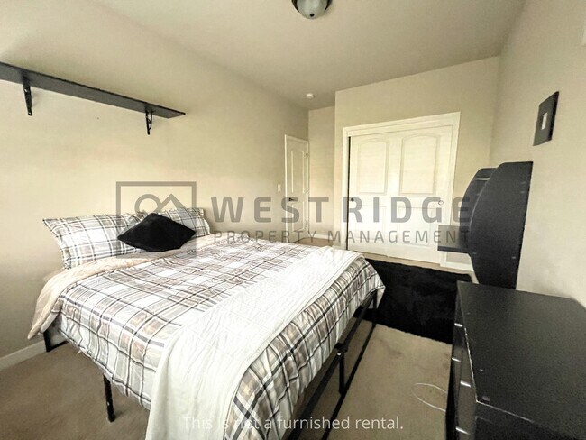 Building Photo - 14037 SW Walnut Creek Way