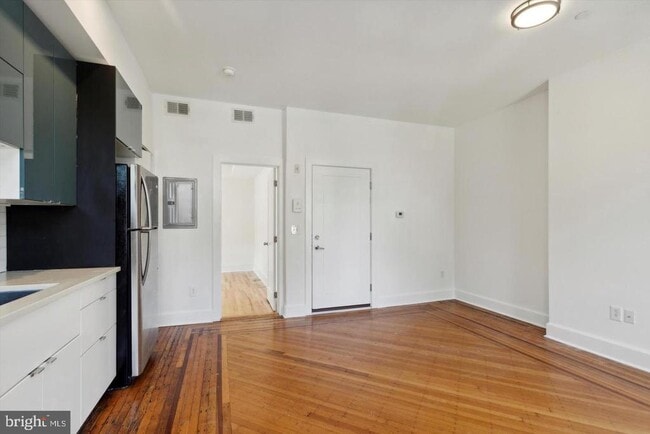 Building Photo - 4815 Chester Ave