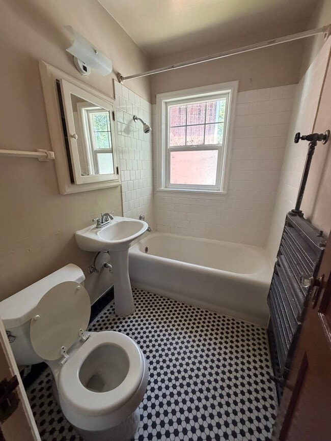 Building Photo - Upstairs Studio Apartment - Pacific Terrace Neighborhood