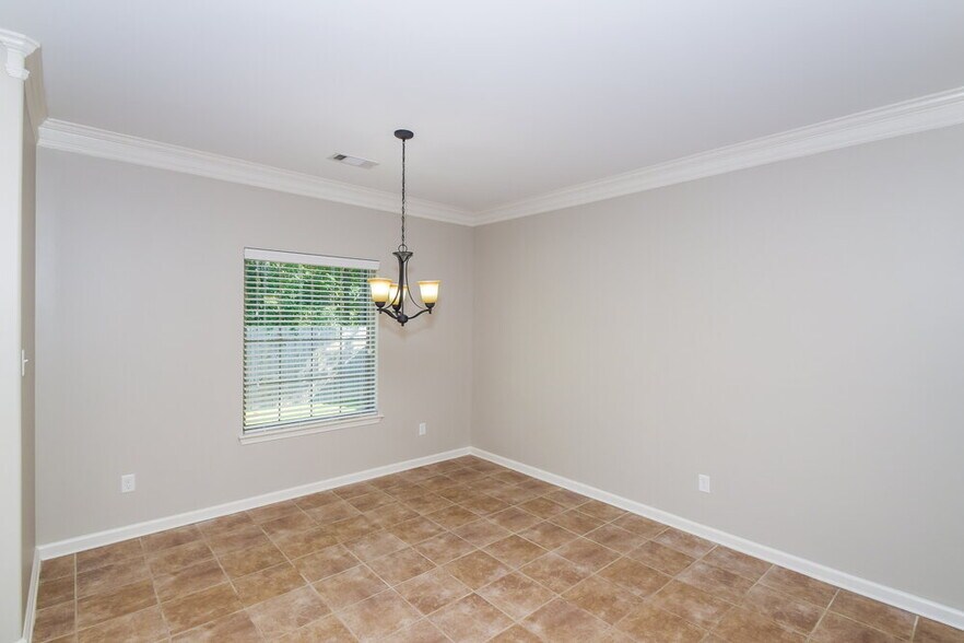 Building Photo - 125 Clay Hills Dr