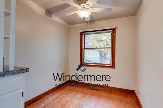 Building Photo - Three Bedroom, Two Bath Waterview