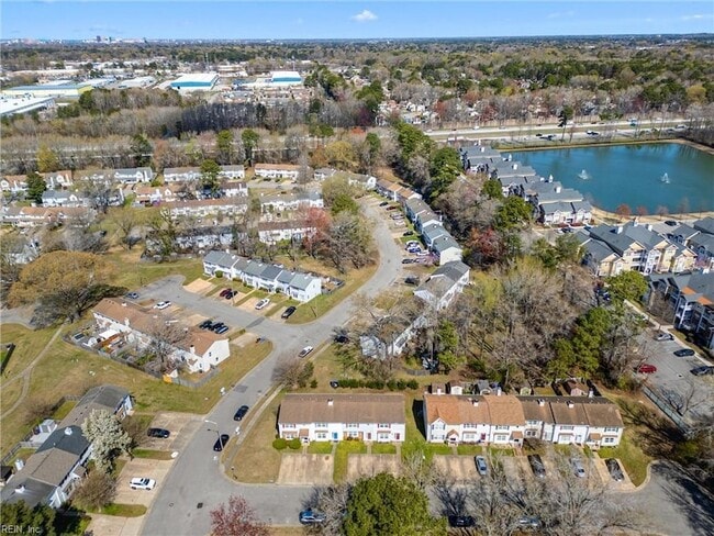 Building Photo - 2008 Fawnwood Common