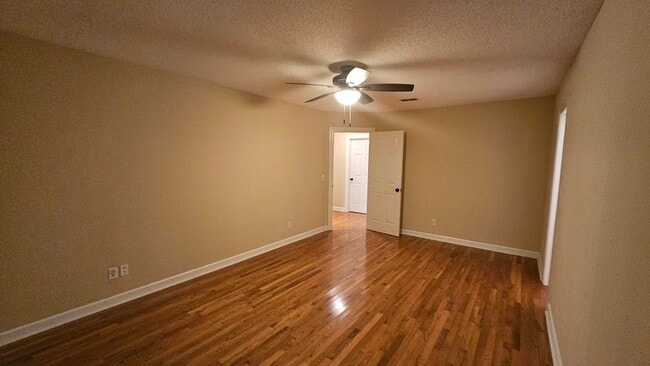 Building Photo - 4850 Birdwood Ct