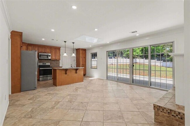 Building Photo - 3582 Cloudland Dr