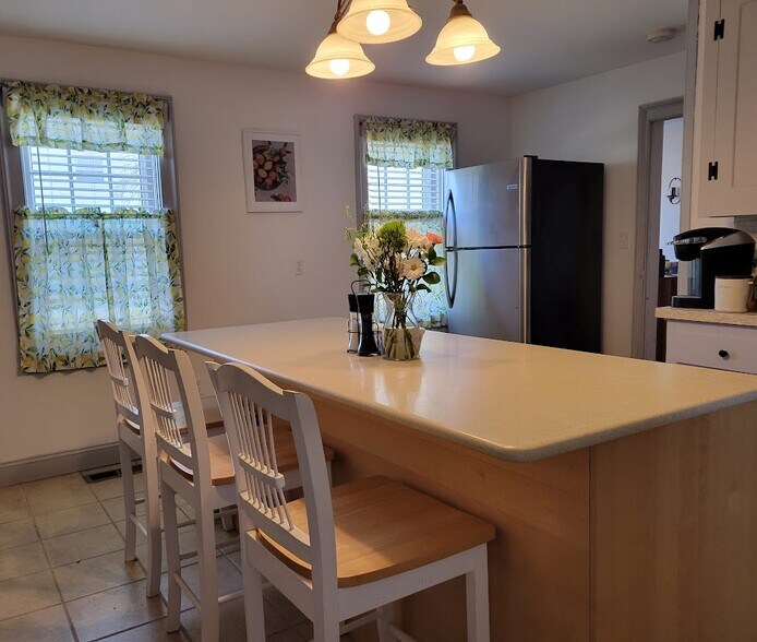 Building Photo - 189 Danielson Pike