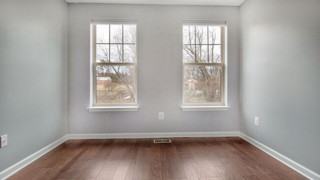 Building Photo - Luxury Living in Germantown!