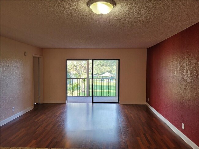 Building Photo - 2027 Coral Ridge Dr