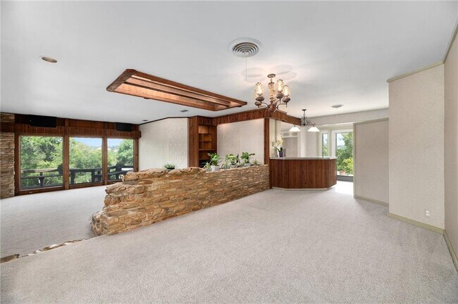 Building Photo - 610 Lancelot Way