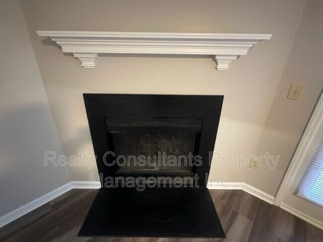 Building Photo - 800 Folly Ct