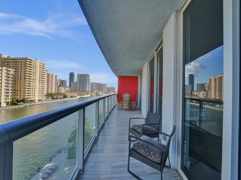 Building Photo - 2602 E Hallandale Beach Blvd